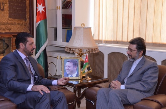 دعوة للوزير القضاة لزيارة إيران ( صور )